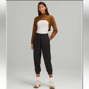 Lululemon  "2022" Scuba High-Rise Cropped
Jogger 21" L 
Black